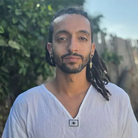 רז אהרון